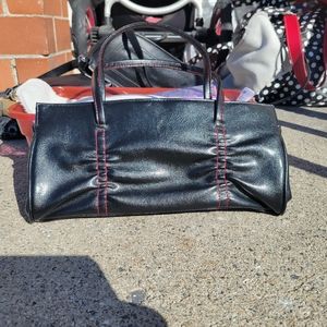 FREE GIFT INCLUDED FOR THE HOLIDAY SEASON WITH PURCHASE OF 30$ OR ABOVE.